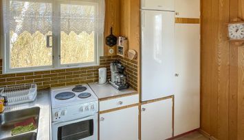 Sommarstuga med strandtomt.