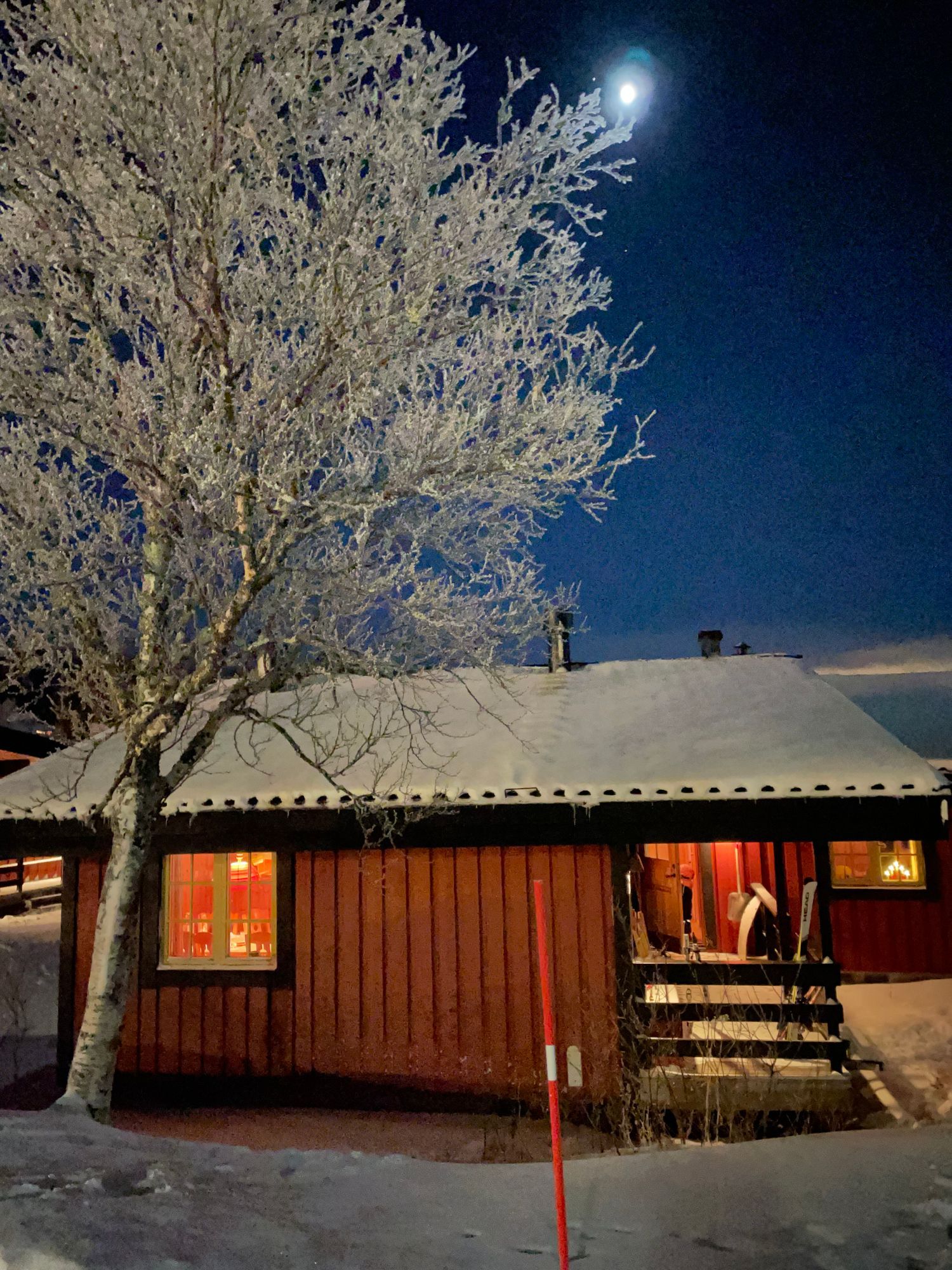 Klassisk fjällstuga nära backen