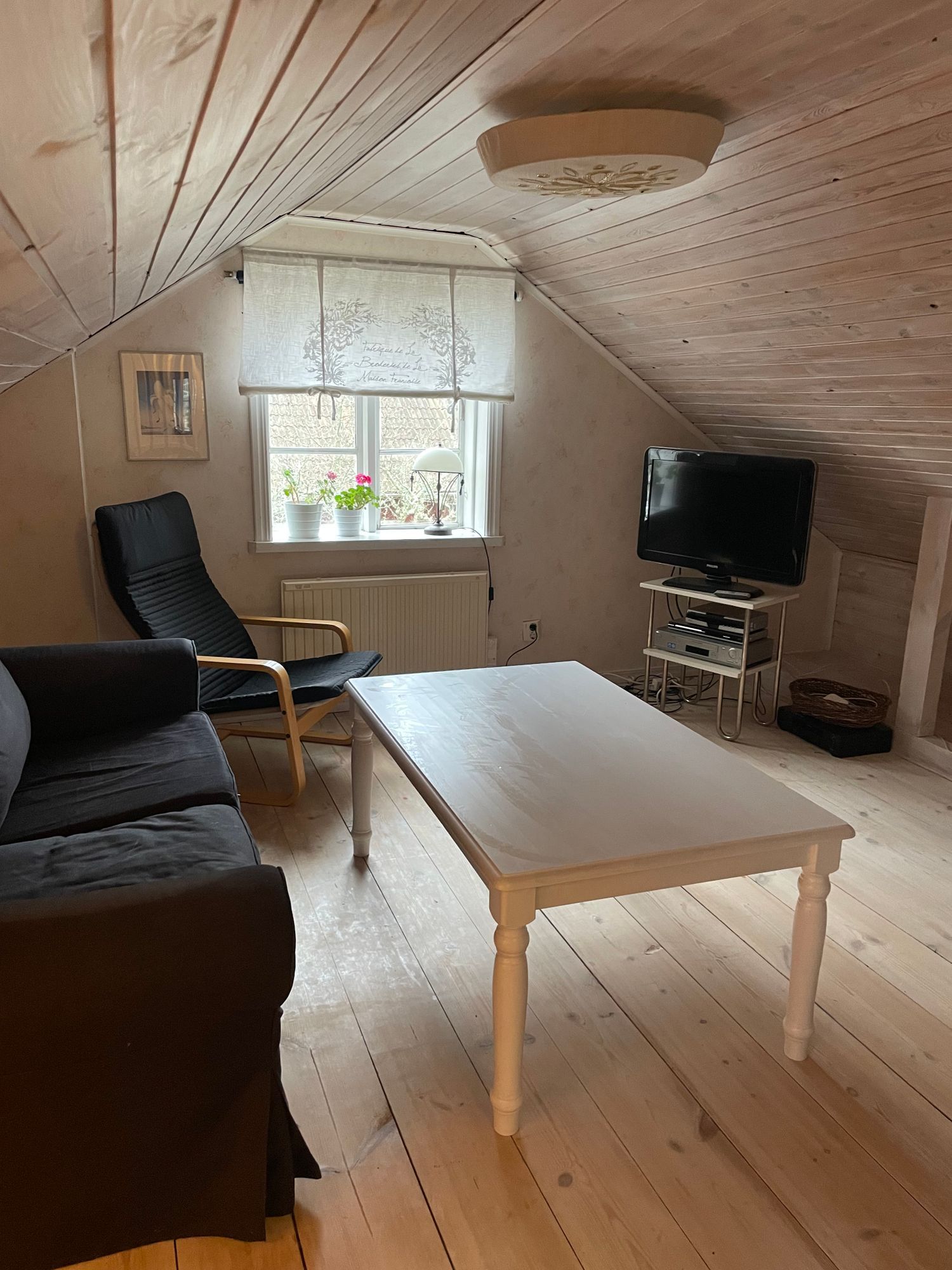 Mysig stuga i vackra omgivningar – bild 8 av 14