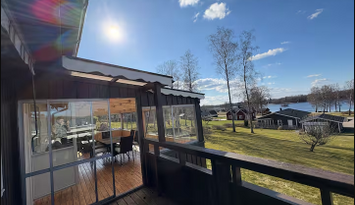 Sjönära villa vid Bolmen med bastu och kamin
