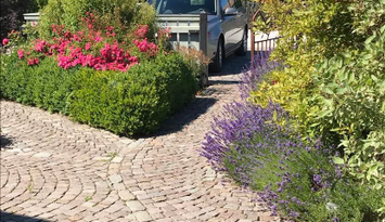 Fin lägenhet med egen trädgård nära Visby.