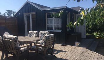 Havs- och stadsnära stuga i somriga Halmstad