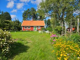 Spacious house close to lake, 30 min to Sthlm