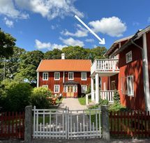 Stort lantligt hus i idyllisk miljö