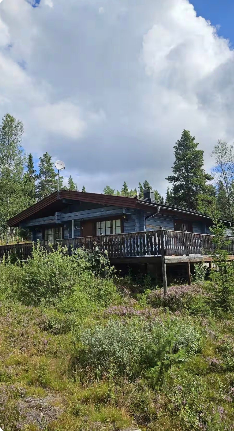 Trivsam, blå stuga i Lofsdalen – bild 2 av 18