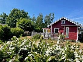 Stuga intill havet med 2 havskajaker