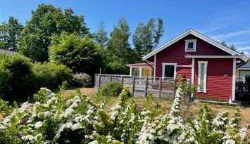 Stuga intill havet med 2 havskajaker