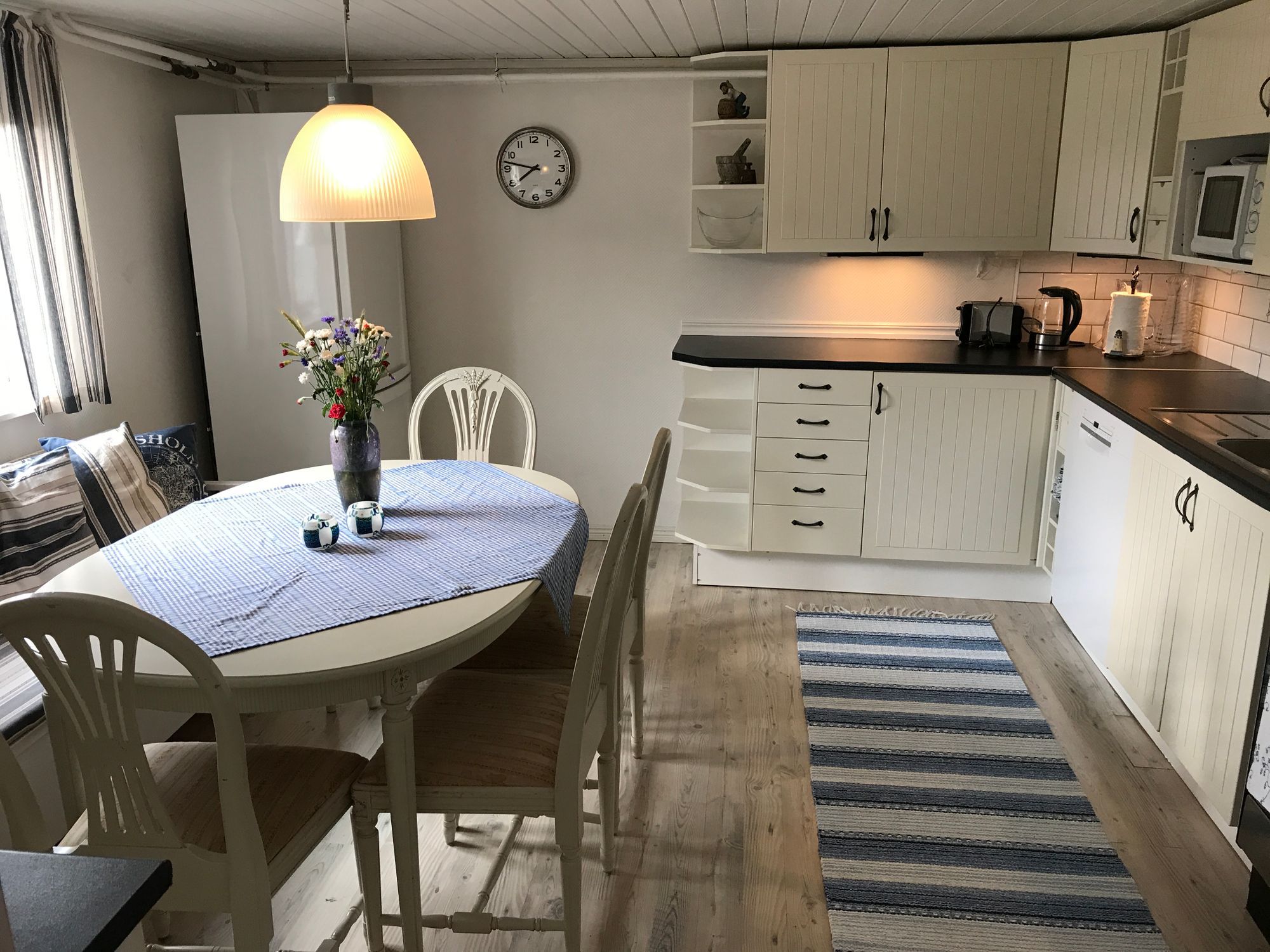 Sommarboende i lägenhet i villa nära fin badplats – bild 11 av 19