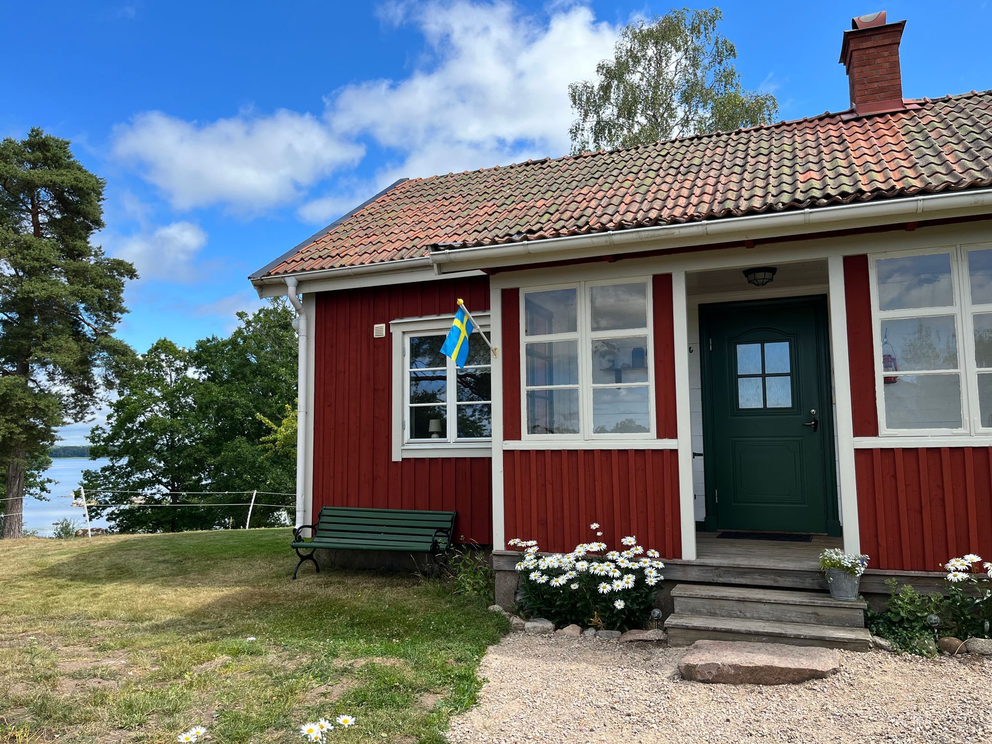 Charmig stuga med sjöläge - Smålandsidyll! – bild 8 av 24