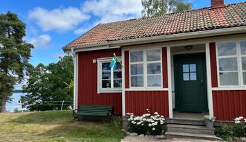Idyllic house by lake Solgen