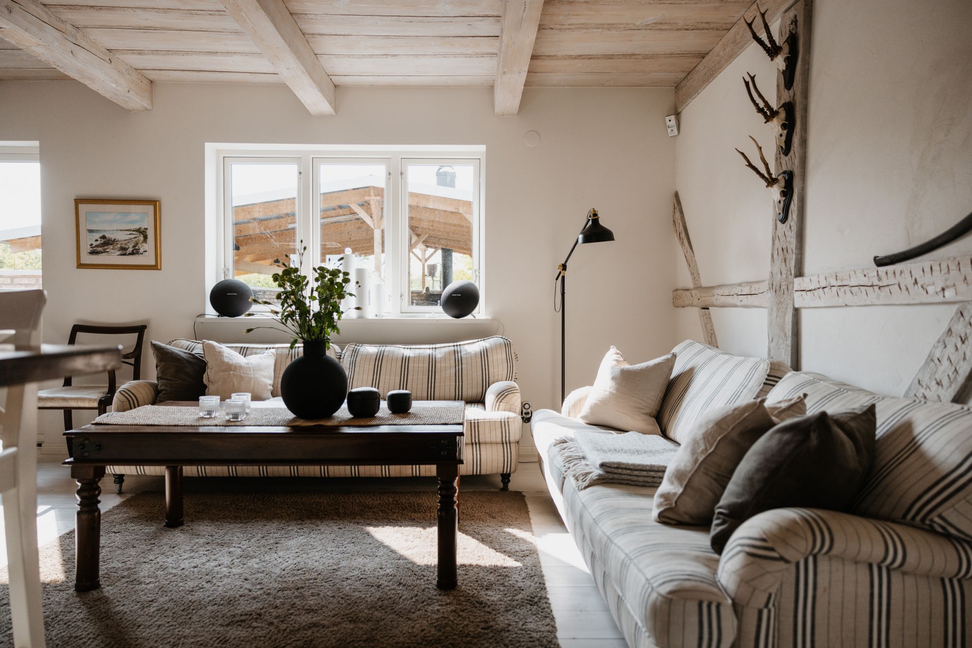 HUS MED POOL PÅ FRIDFULL GÅRD – bild 20 av 24