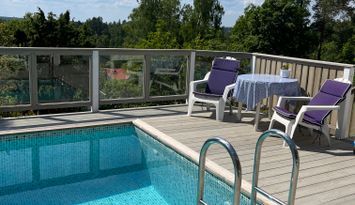 Stort skärgårdshus med pool