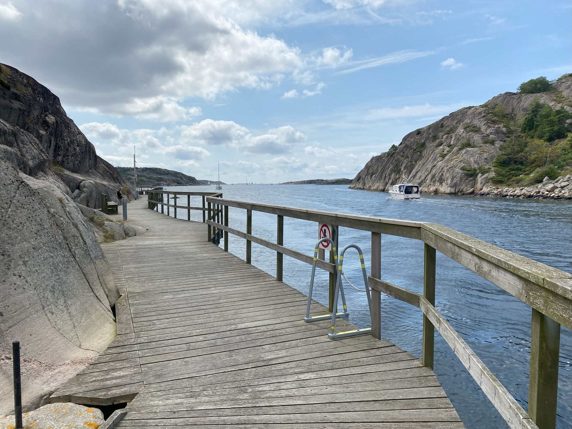 Sommarhus i Havstenssund med sjöbod – bild 3 av 24
