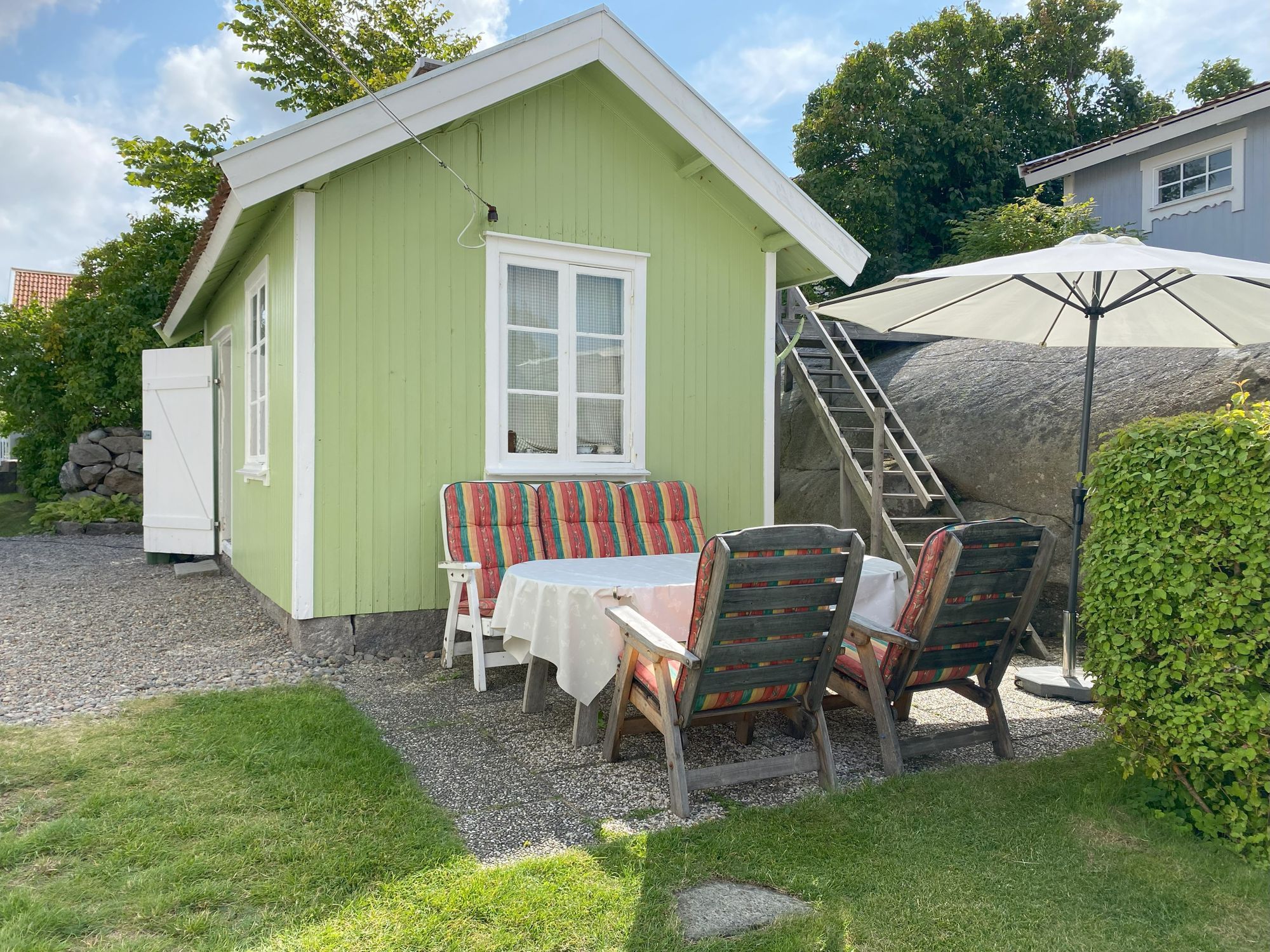 Sommarhus i Havstenssund med sjöbod – bild 4 av 24