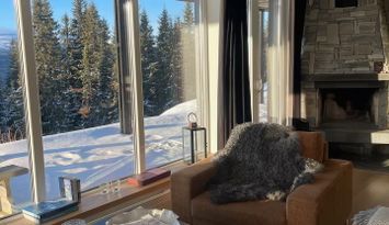 Skidlodge med ski in/ski out, öppen spis, bastu