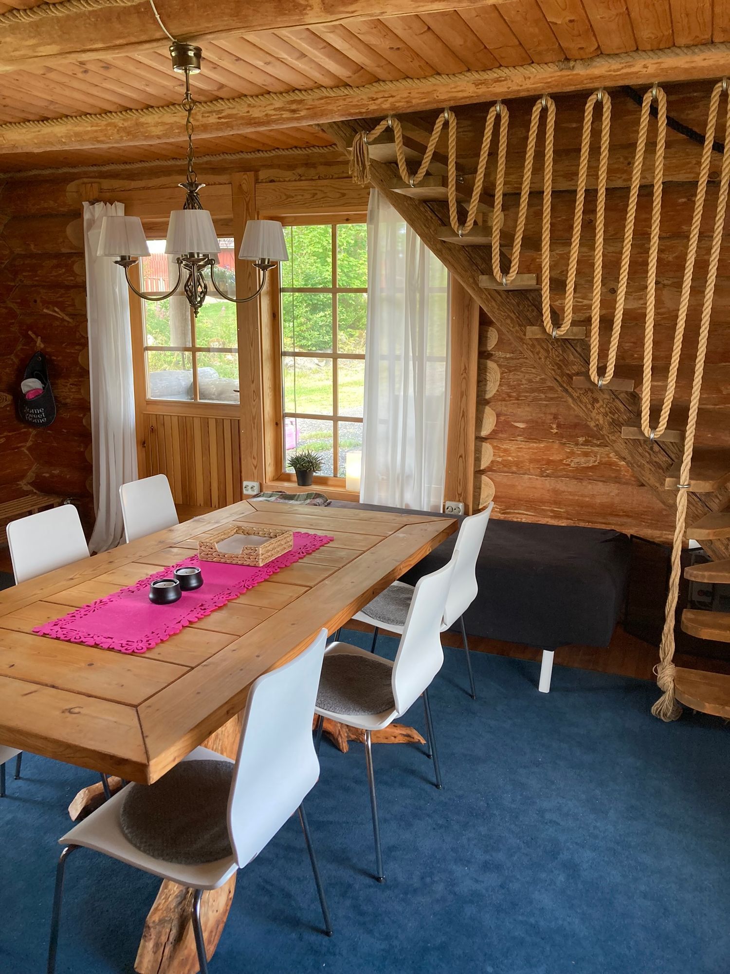 Timmerstuga med jacuzzi vid stor damm – bild 6 av 12