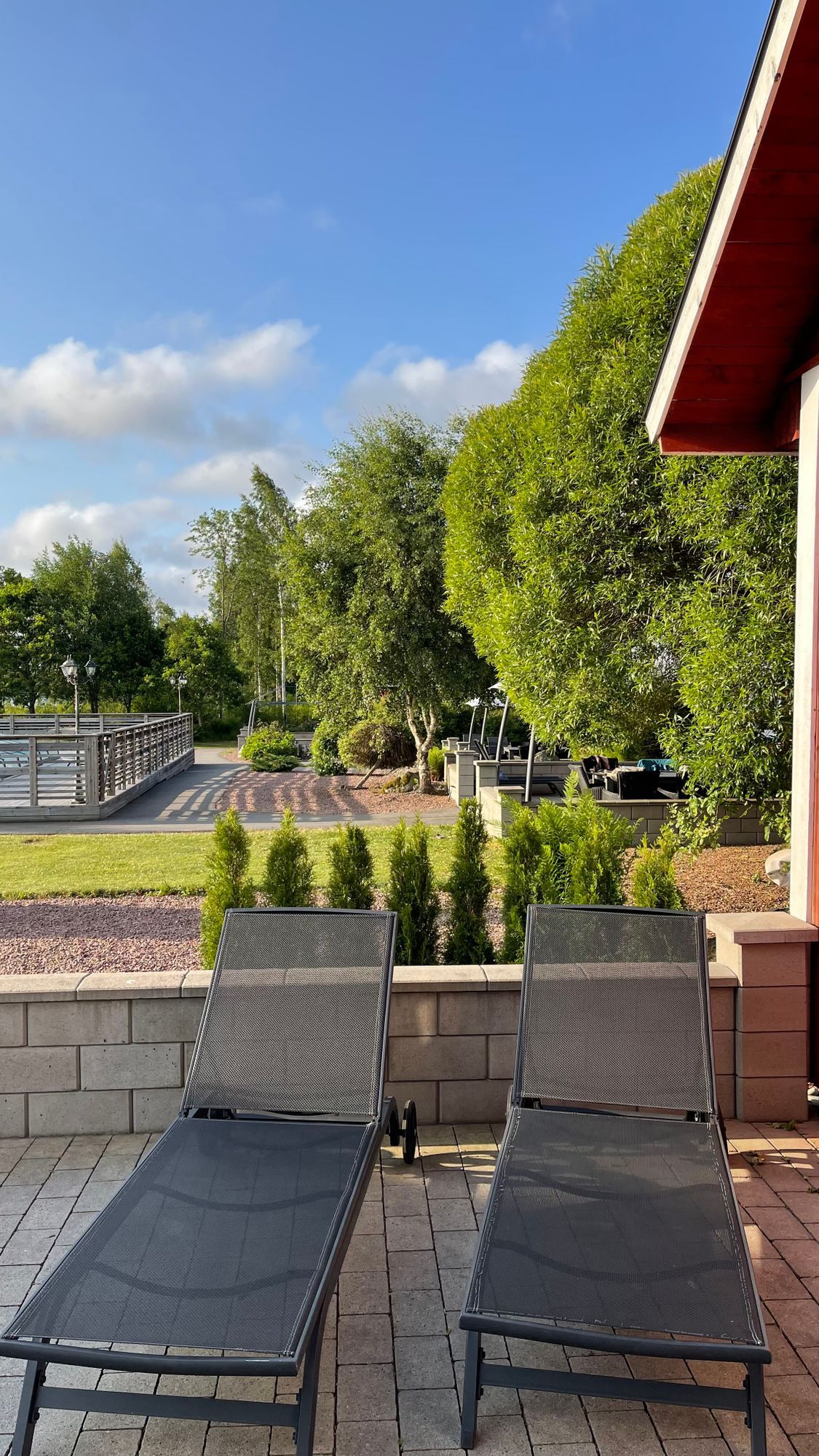 Semesterhus vid sjön med pool och elbåt – bild 22 av 24