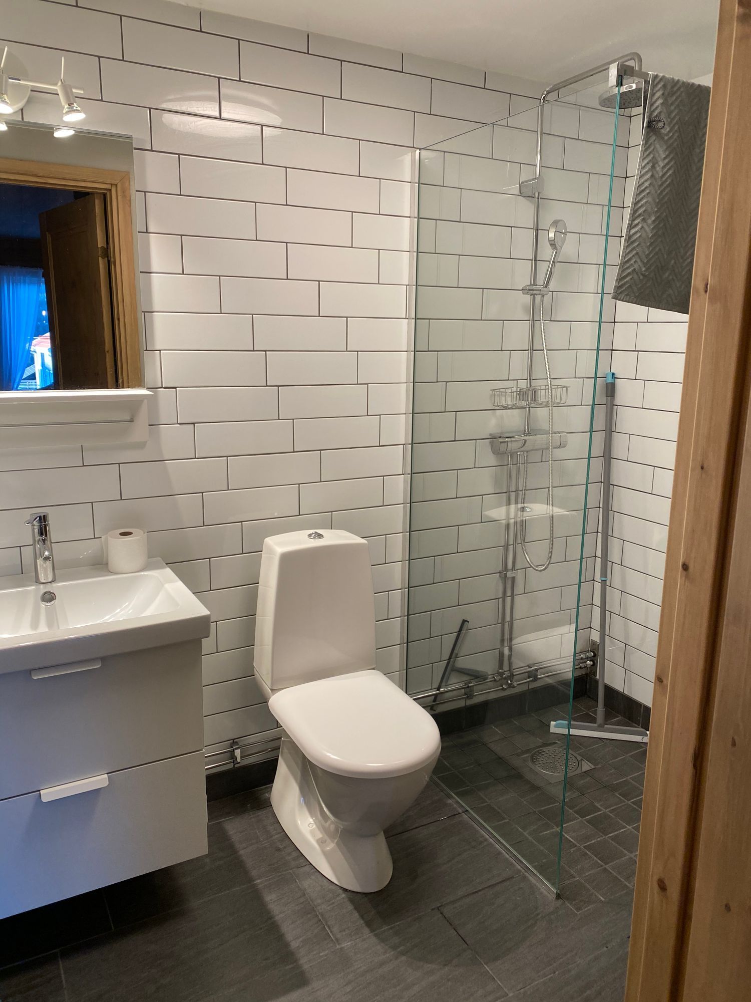 Ny lägenhet med stor terass mitt i backen. – bild 5 av 11