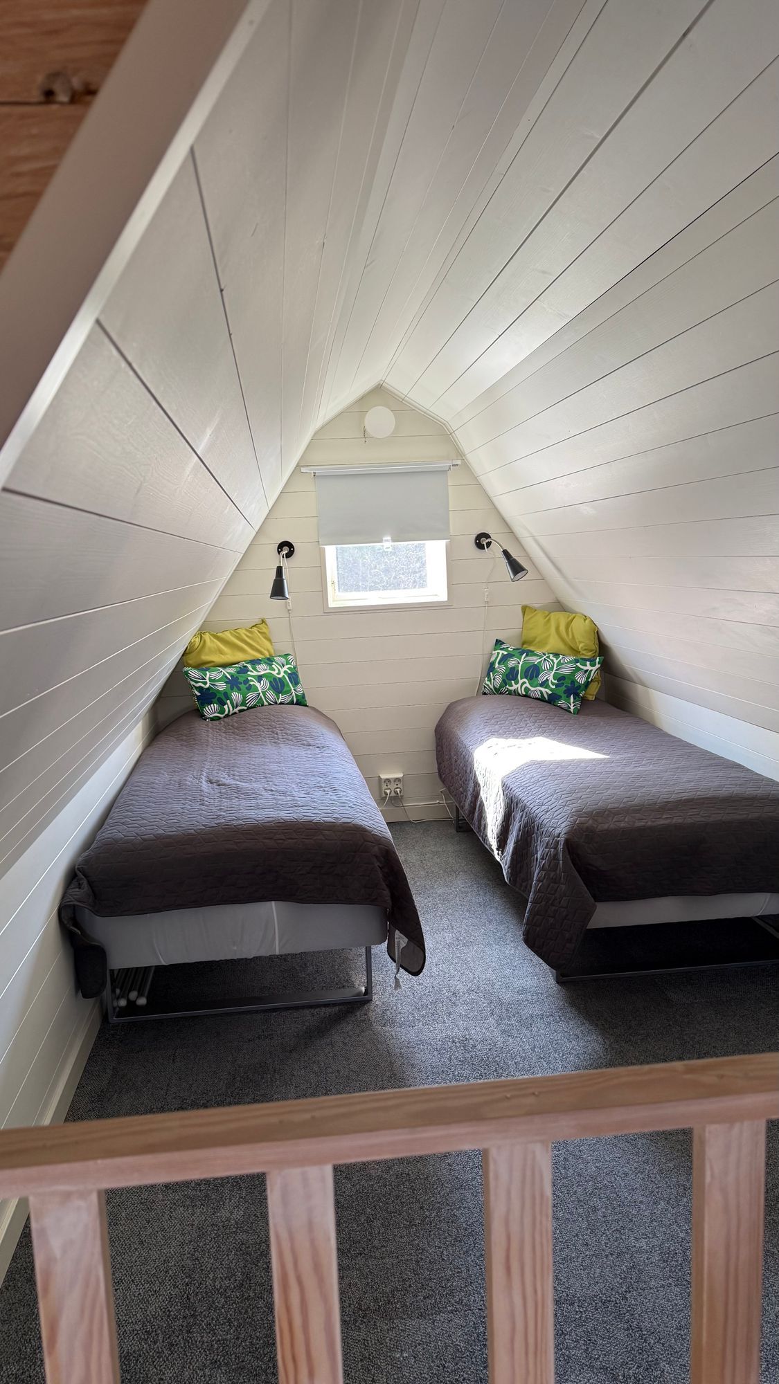 Semesterhus vid sjön med pool och elbåt – bild 21 av 24