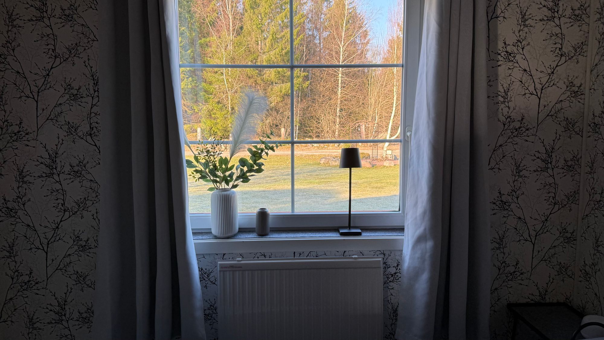 Semesterhus vid sjön med pool och elbåt – bild 11 av 24