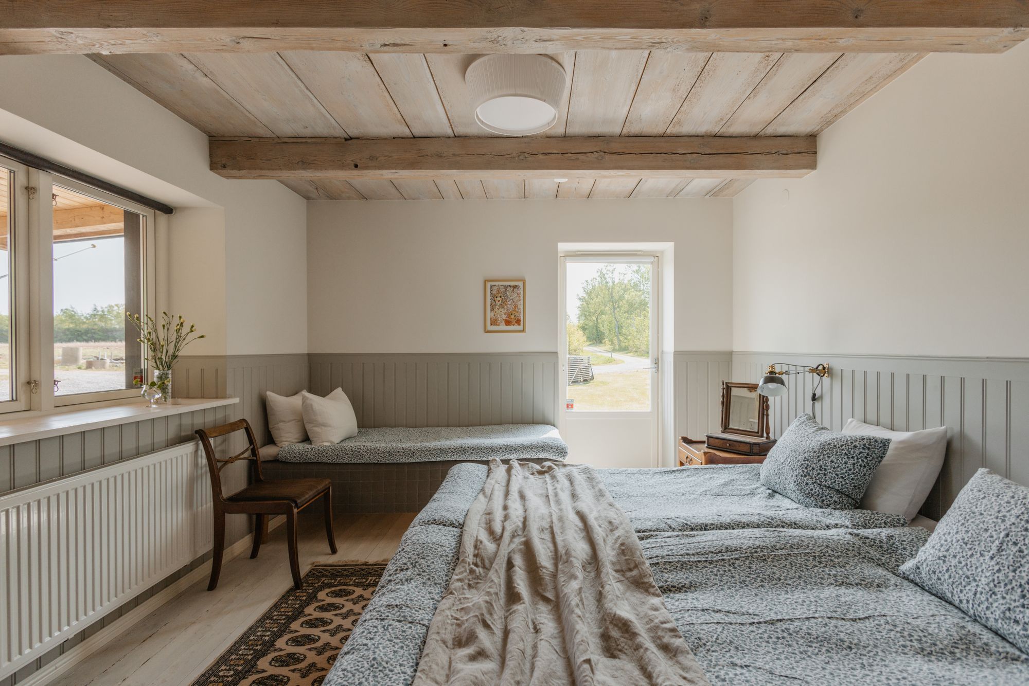 HUS MED POOL PÅ FRIDFULL GÅRD – bild 10 av 24
