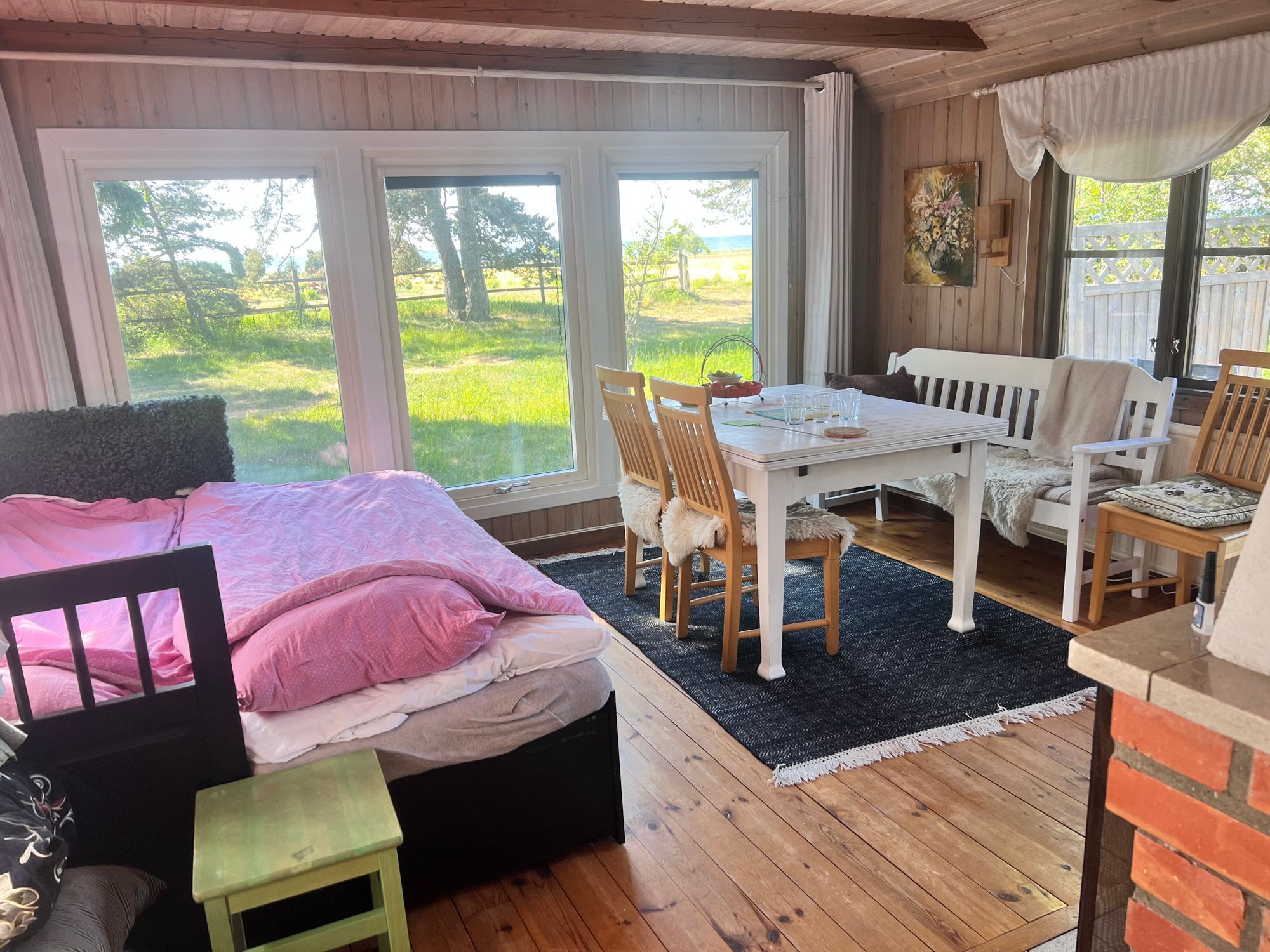 Strandnära stuga med havsutsikt – bild 2 av 24