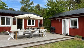 Stuga med gästhus vid havet i Byrum Sandvik