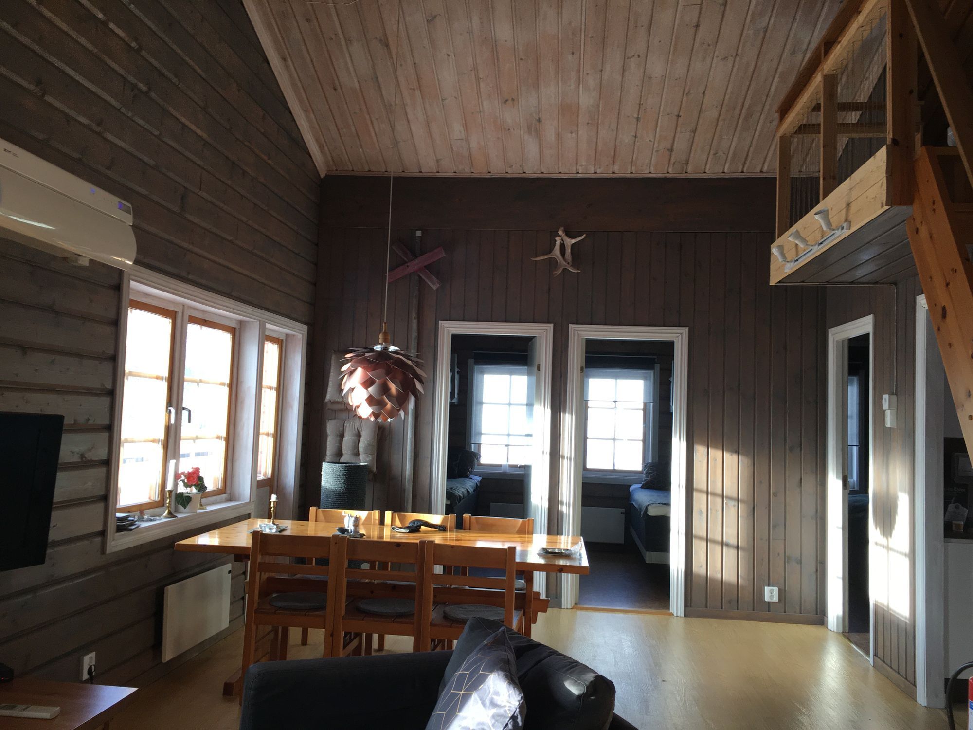 Mysig fjällstuga med utsikt i Stora Blåsjön – bild 9 av 24