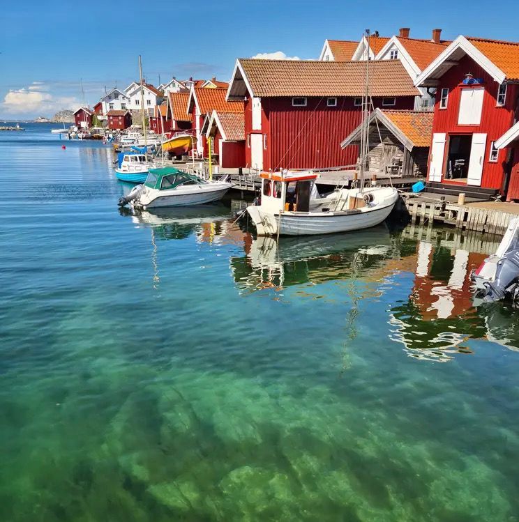 Mysig sommarstuga vid Ellös – bild 18 av 19
