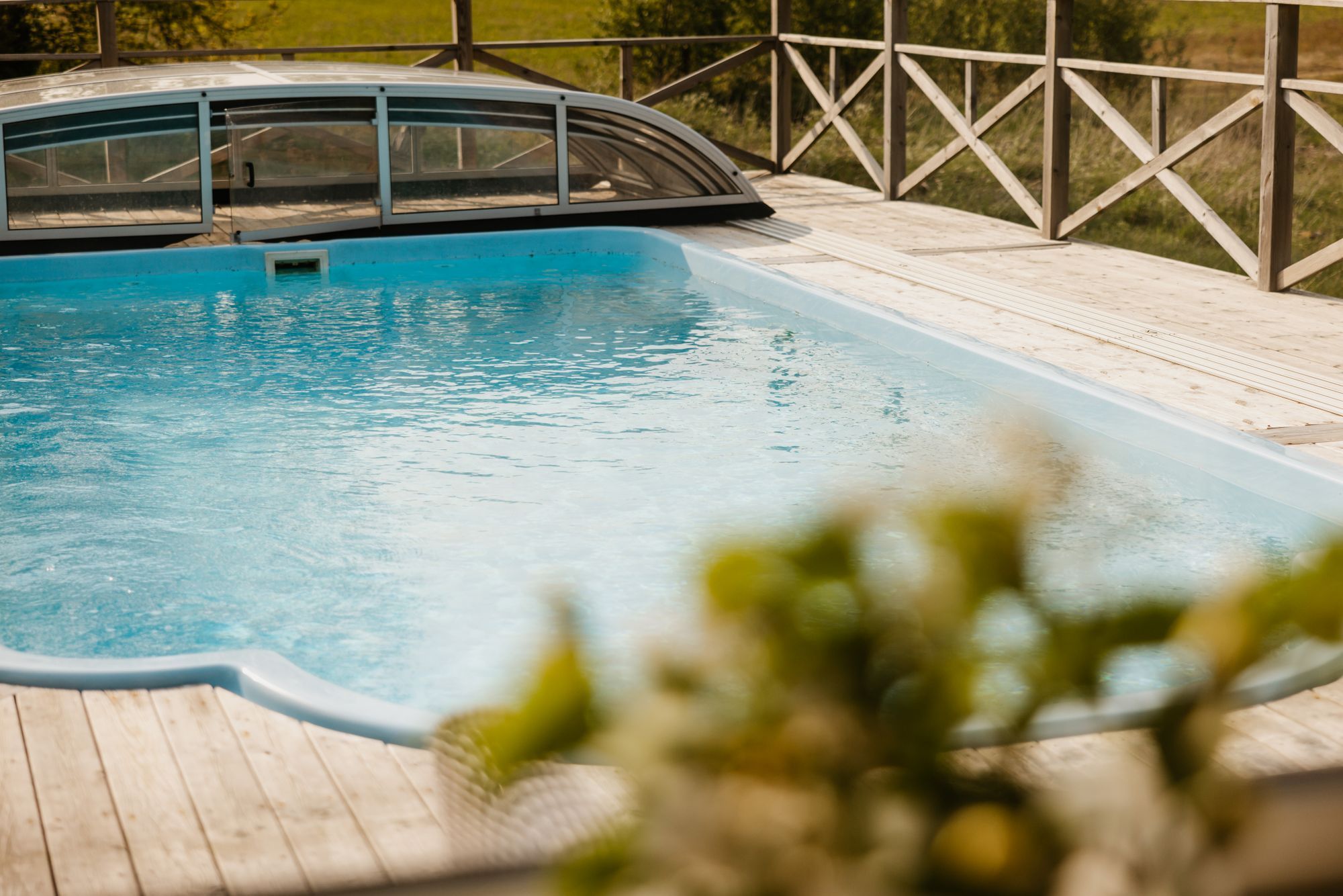 HUS MED POOL PÅ FRIDFULL GÅRD – bild 21 av 24