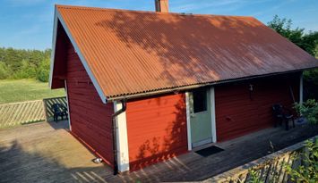 Vår lilla stuga. Hit kan hunden följa med