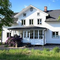17 bäddar,  Härligt hus, pool, Sommar 2025,