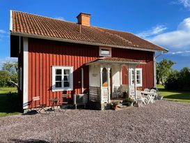 Trevlig sjönära hus i sörmländsk idyll