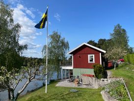 Stuga med strandtomt på Vätö