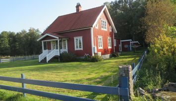 Nyrenoverat 1930-talshus i Glasriket med WiFi