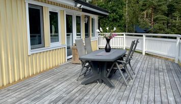 Modernt hus i Gryts skärgård