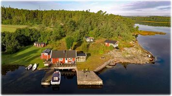Waterfront 6+2 beds (3 houses) 24.000 SEK