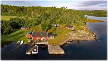 Waterfront 6+2 beds (3 houses) 23.000 SEK