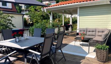 Rymlig, central villa med exklusiv relaxavdelning.