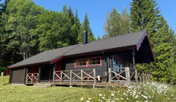 Bo i backen – stor fjällstuga i Klövsjö m. bastu