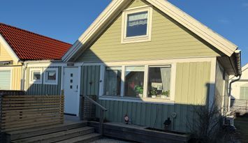 Falkenberg, stuga 50 meter från havet.