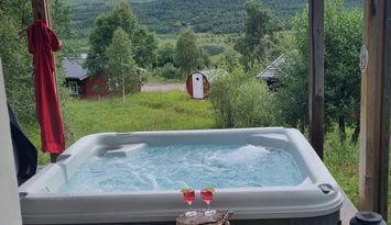Stor fin stuga i Tänndalen med utebubbelpool