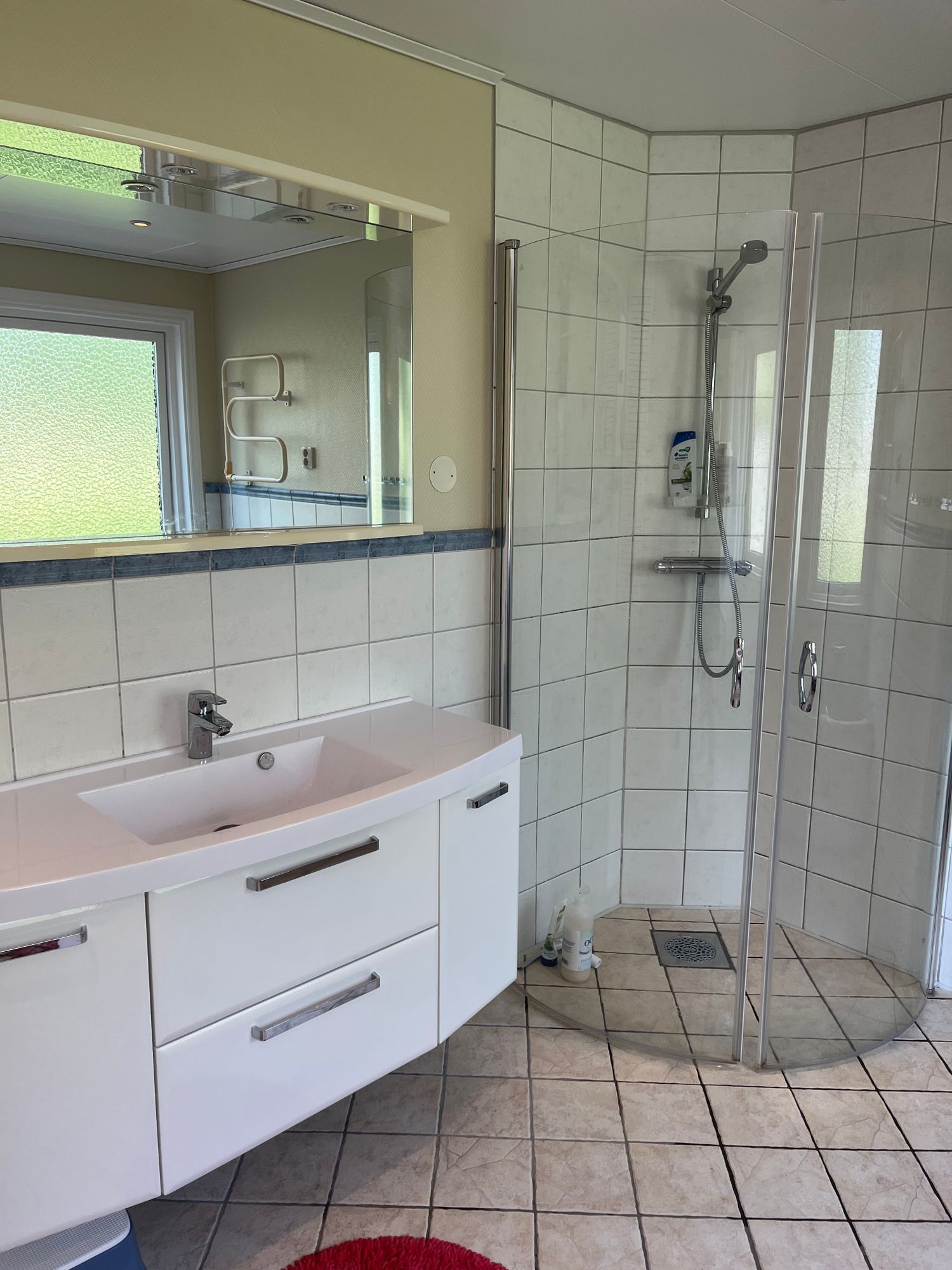 Generös enplansvilla med bad, fiske och skog – bild 13 av 20