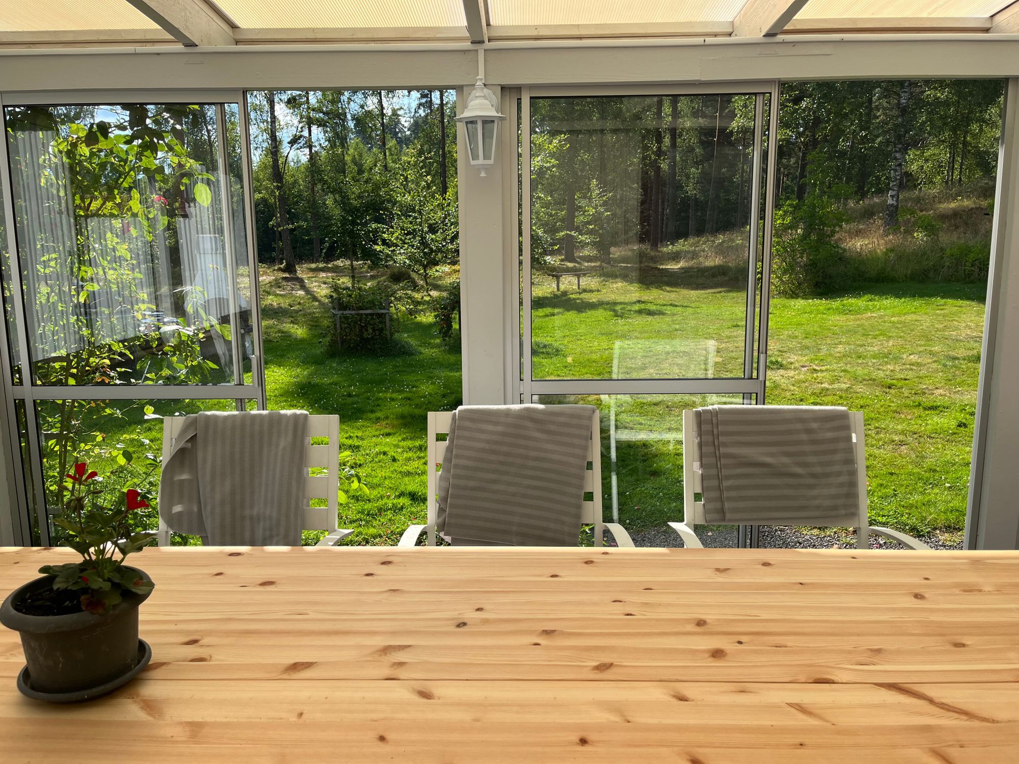 Generös enplansvilla med bad, fiske och skog – bild 17 av 20