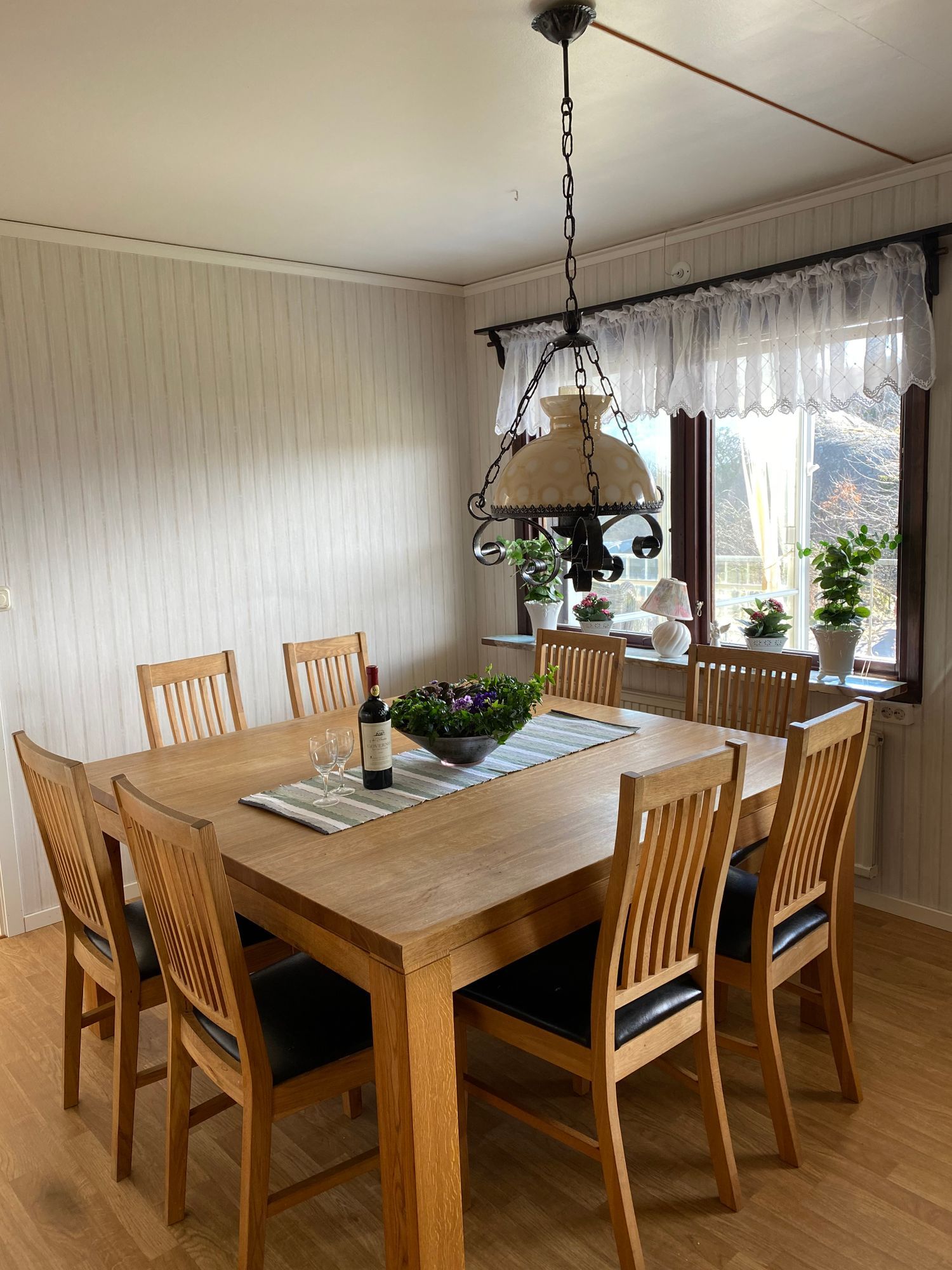 Rymlig övervåning i villa på Orust,Hälleviksstrand – bild 6 av 23