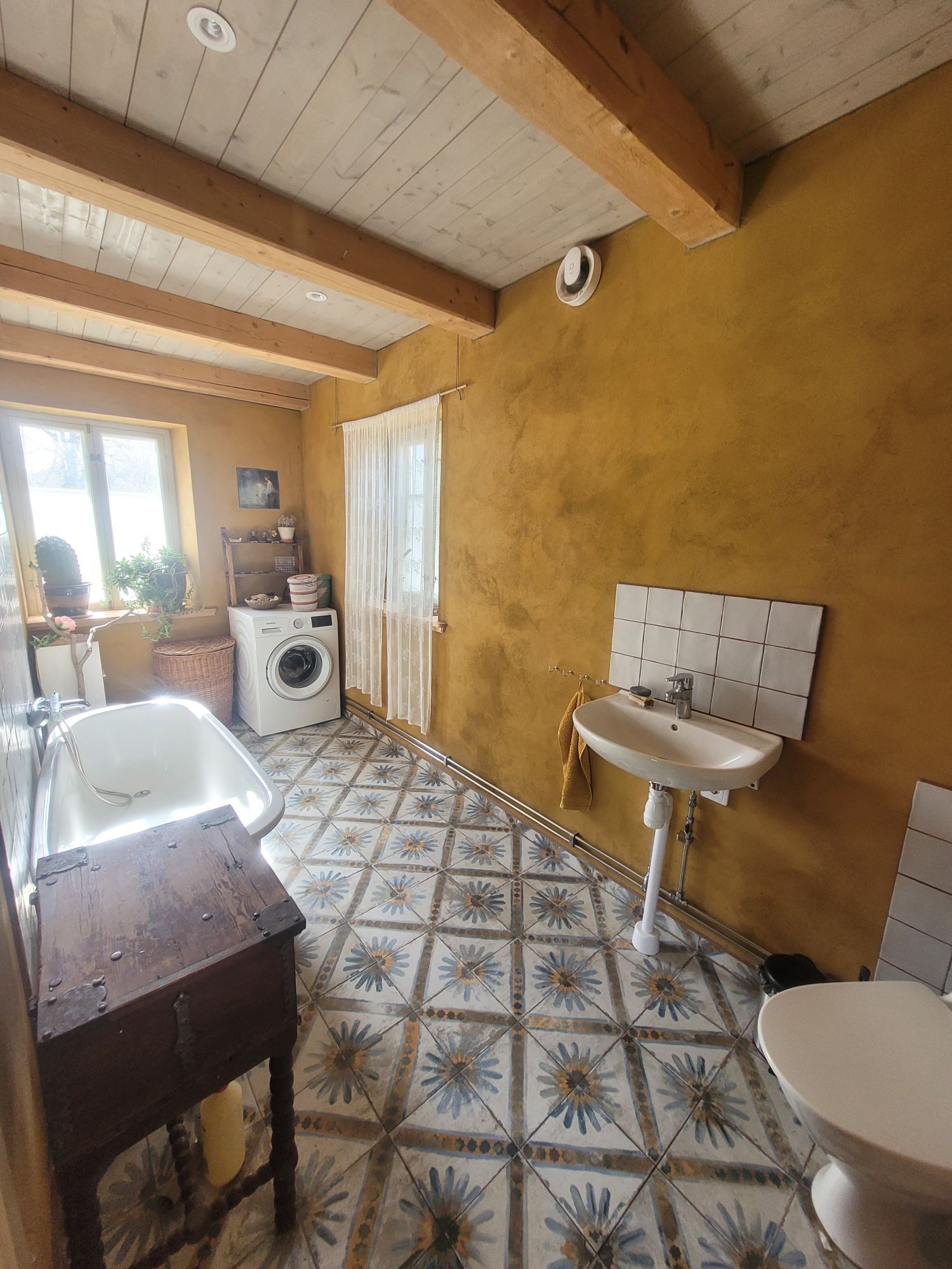 Stort hus med havsutsikt på Österlen – bild 10 av 24