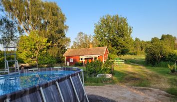 Stuga med pool nära Kolmården
