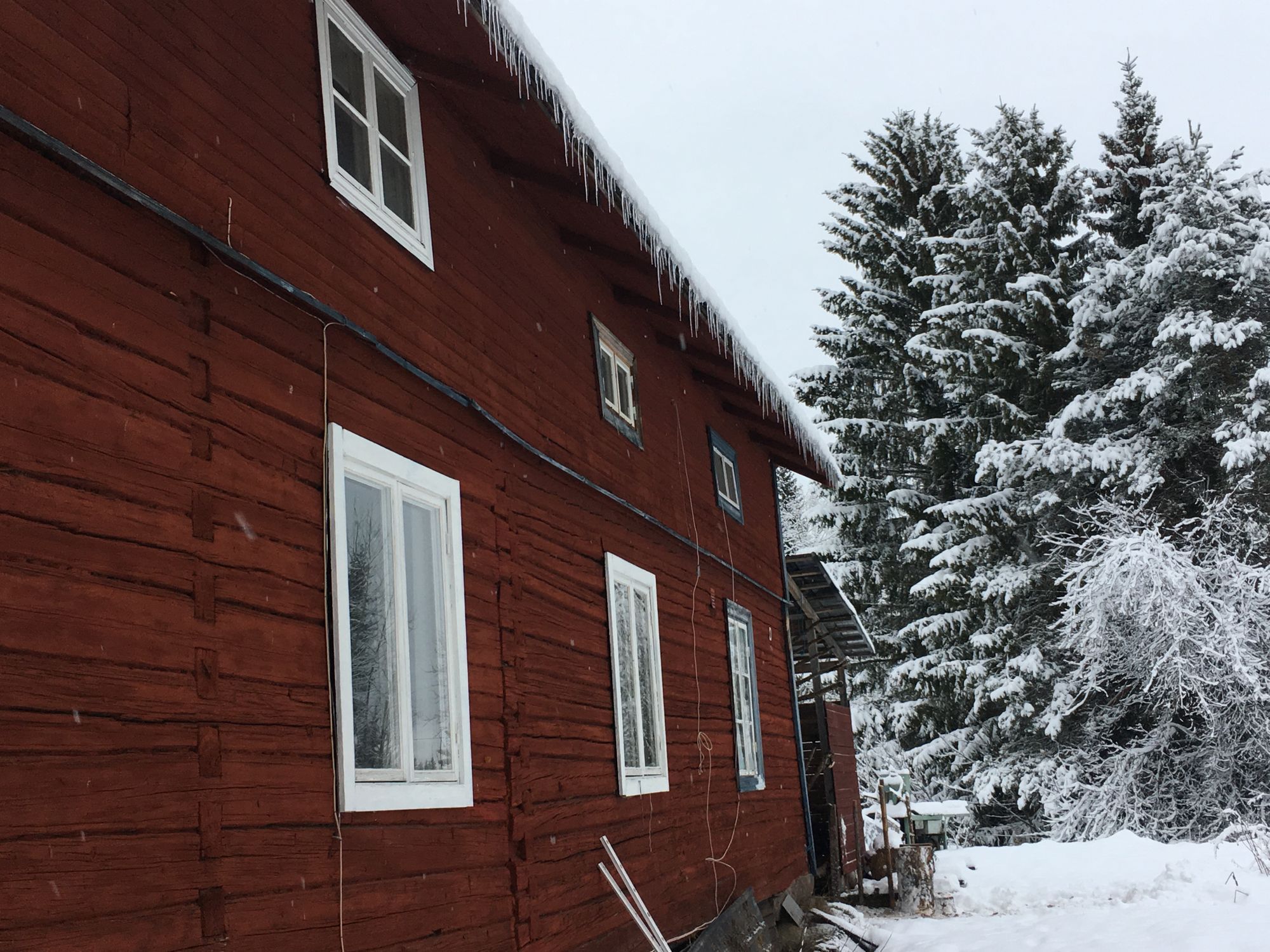Rymlig stuga norr om Ljusdal – bild 14 av 19