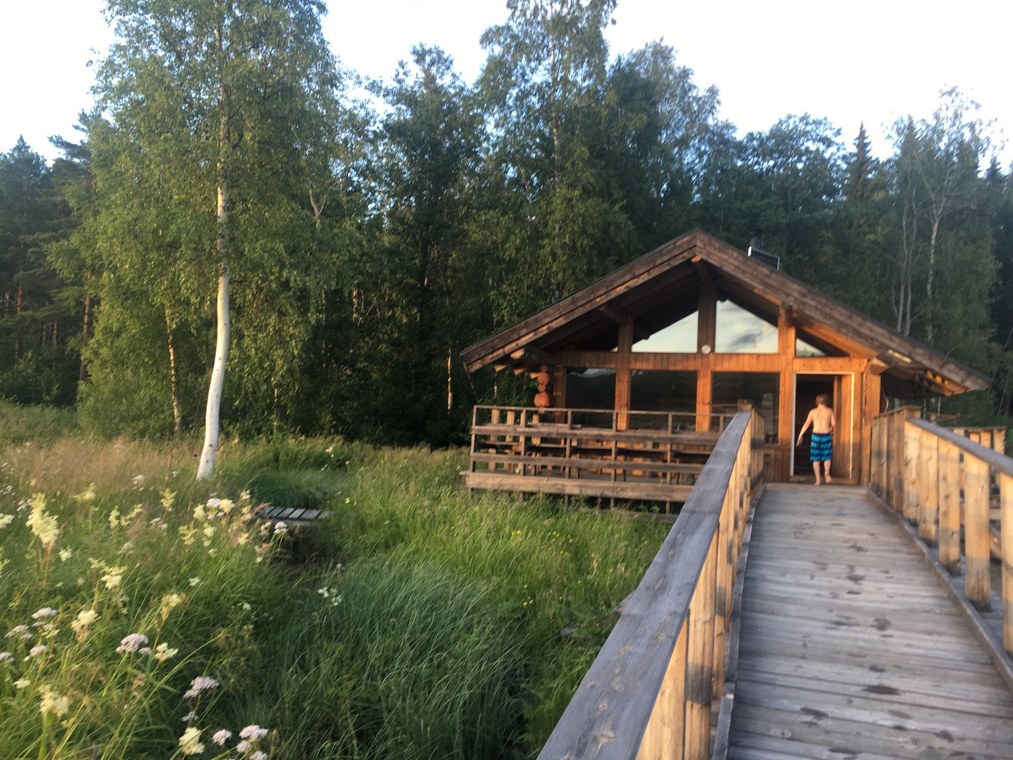 Rymlig stuga norr om Ljusdal – bild 18 av 19