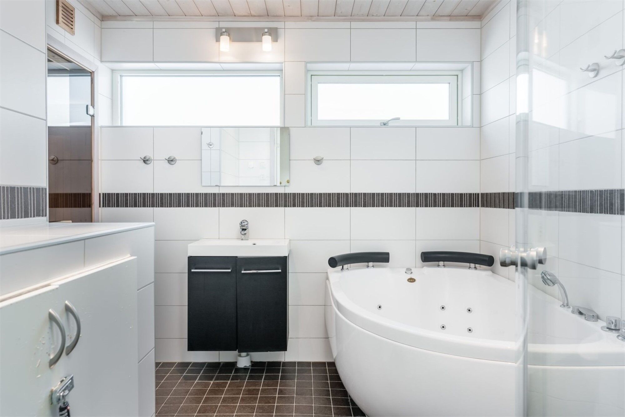 12bäddars stuga i kläppen med jacuzzi – bild 2 av 24